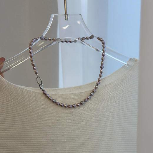 你们说今年总要戴一点紫色！安排九紫离火运 天然珍珠项链 bao亮强光 镜面 米珠项链5-6mm 时尚纯银扣 总长42cm 时髦温柔吸睛 新珠子 约起来吧 商品图9
