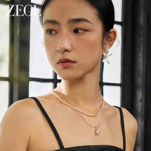 ZEGL设计师东方花影系列人造珍珠花朵耳钉女独特耳环银针气质耳饰 商品图3