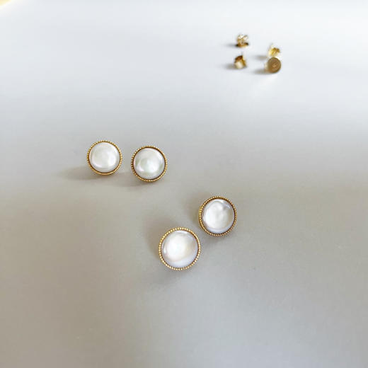 RETRO系列 18K镶异形淡水珍珠耳钉 商品图0