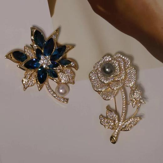 【甄珠贝·花卉系列】70*70cm黄玫瑰双绉丝巾和大溪地海水玫瑰花胸针丝巾礼盒 商品图2