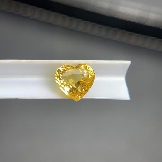 1.55ct 黄蓝宝裸石 商品图1
