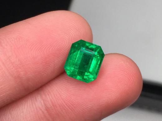 2.73ct 祖母绿裸石 商品图1