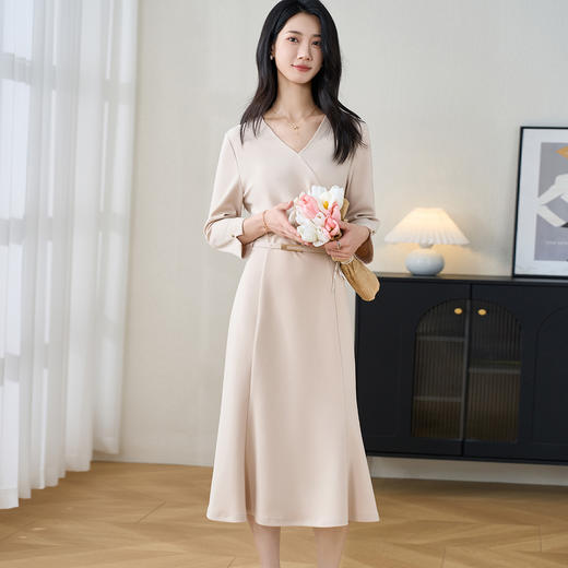 剩S/XL/XXL 米思阳2026春季新款简约大气纯色连衣裙收腰修身V领鱼尾裙女3315 商品图2