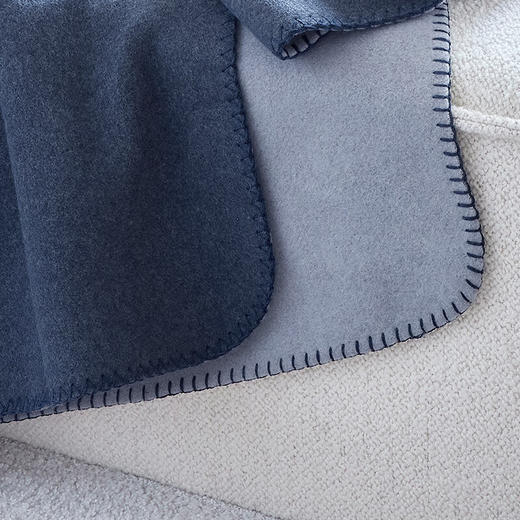 Hugo Boss  靠垫家居毯灰蓝2件套  45×45cm+100×140cm 商品图3