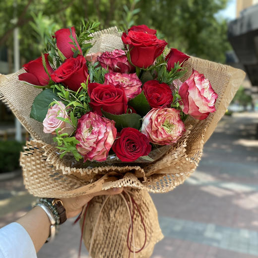 【永恒浪漫】11朵精品红玫瑰➕8朵苹果杰克玫瑰精美高端花束 商品图0