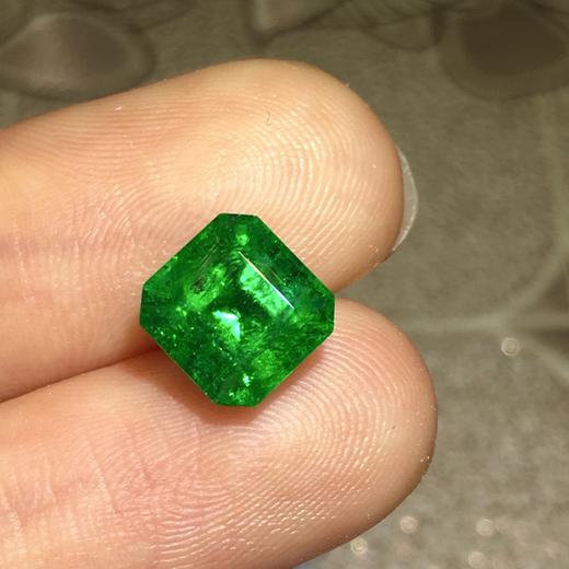 2.5ct 祖母绿裸石 商品图3