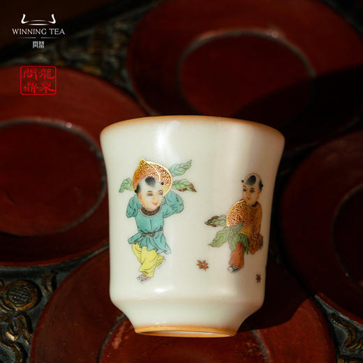 龙泉问鼎彩绘哥窑易悦杯（童子献寿） 商品图3