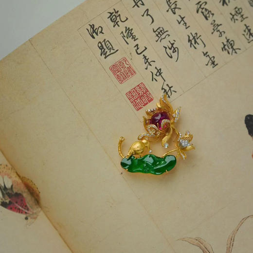 龢盒原创 清荷翠鸟入夏图 翡翠胸针 商品图4