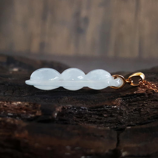 【天然正品】AU750玫瑰金镶糯冰种白色福豆荚翡翠（福、禄、寿）吊坠项链现售价：1480！特价190624NJS18 商品图5