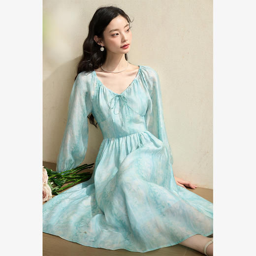 薄荷曼波晕染泡泡袖碎花裙女V领收腰长袖连衣裙V2842235 商品图0