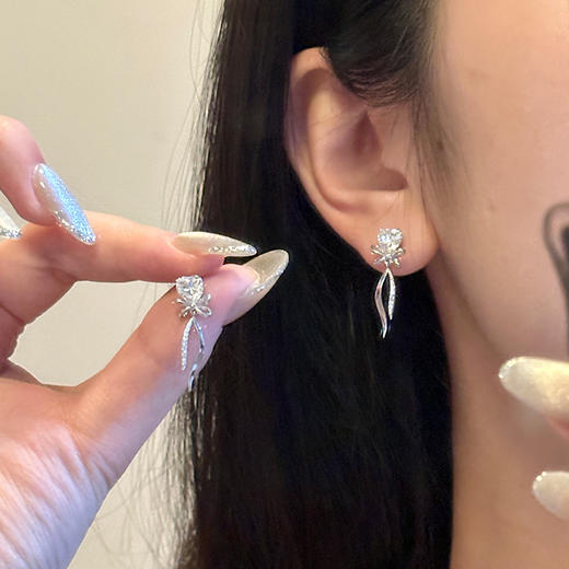 卡蒂罗/KADER 灵动结系列 心语蝴蝶结耳钉 925银在逃公主经典爱心轻奢梦幻设计耳饰 满镶锆石气质配饰 闺蜜礼盒款 商品图3
