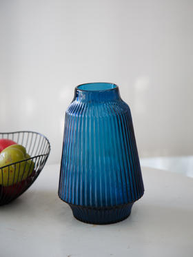 竖条纹彩色花瓶