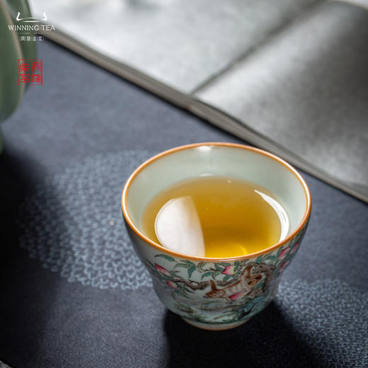 问鼎汝瓷鼎峰柴窑天青馥郁杯（金猴献桃） 商品图2