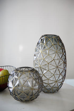 几何描金灰色花瓶