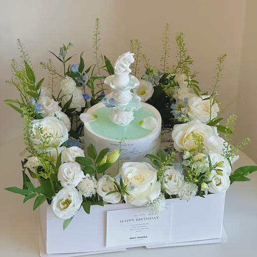 白玫瑰许愿池 （鲜花不一定能买到一样的，按色系搭配） 商品图0