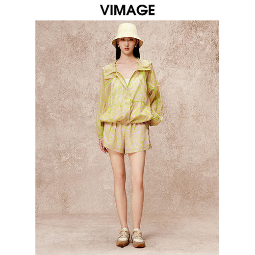 VIMAGE纬漫纪时尚休闲宽松百搭抽绳松紧腰印花短裤秋季新款V2205806 商品图1