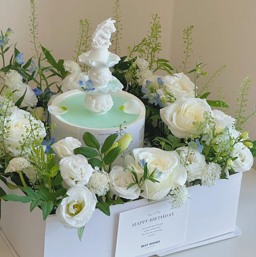 白玫瑰许愿池 （鲜花不一定能买到一样的，按色系搭配） 商品图1