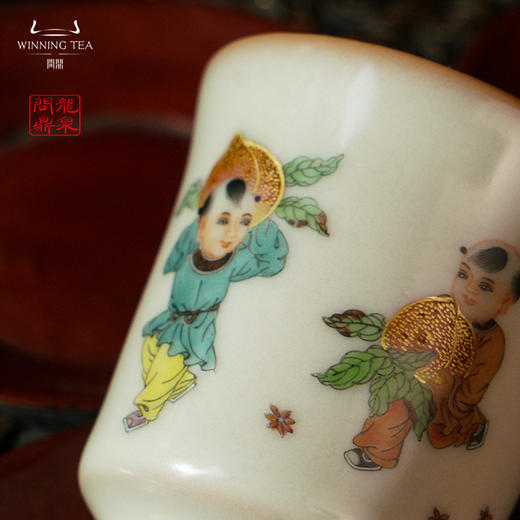 龙泉问鼎彩绘哥窑易悦杯（童子献寿） 商品图2