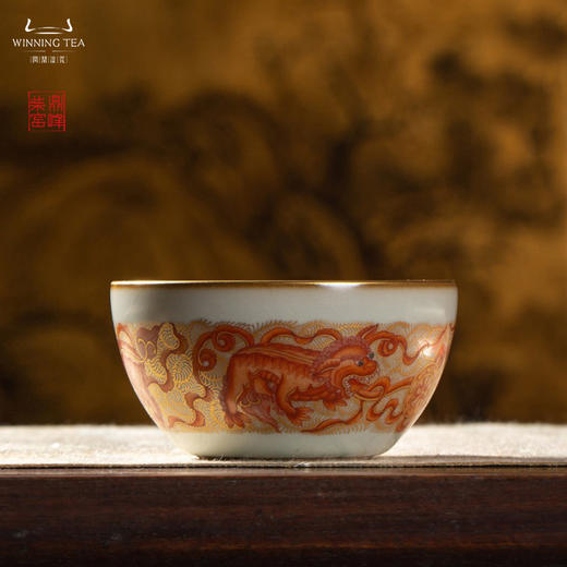 问鼎汝瓷鼎峰柴窑月白观月杯（梵红描金狮子绣球） 商品图0