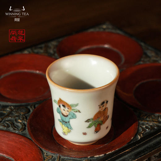 龙泉问鼎彩绘哥窑易悦杯（童子献寿） 商品图1