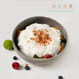 無冬無夏系列「缤纷雪世界」鲜果酸奶碗蛋糕(需等30
分钟以上)
