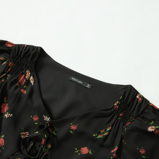 西遇法式V领黑红碎花连衣裙女早春新款复古浪漫时髦减龄裙子D2742211 商品图5