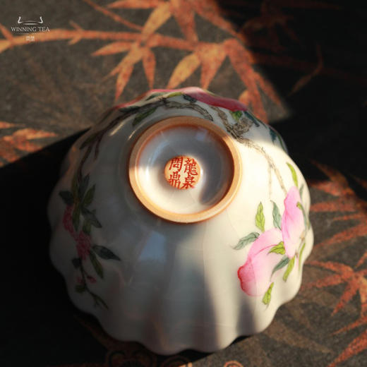 龙泉问鼎彩绘哥窑蕊香杯（五桃） 商品图4
