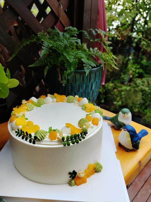 【甜久荟 抹茶/斑斓茉莉法式鲜奶蛋糕】  如一缕清新凉爽的风 让人心旷神怡 新鲜的茉莉花浸水调制  抹茶或斑斓蛋糕胚  装饰新鲜芒果100%动物鲜奶油  无化学添加 中西合璧 老少皆宜 展示图片为6寸 商品图7