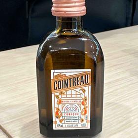 君度力娇酒