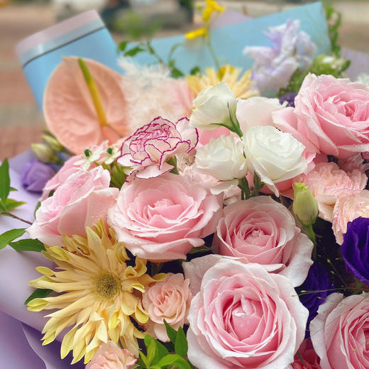 【珍藏甜美】12朵粉雪山玫瑰精美高端花束 商品图3