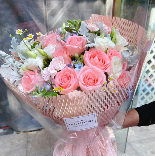【甜蜜珊瑚】11朵粉玫瑰主题精美花束 商品图0