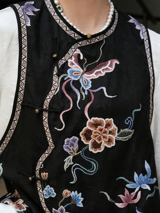 盛唐牡丹盛奢系列| 限量款| 高货-手绣全打籽蝶恋花花瓣马甲-黑色 商品图2