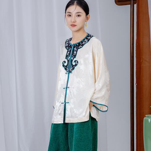 2024夏季醋酸提花绣花中式复古如意头中襟上衣B241272-T 商品图1