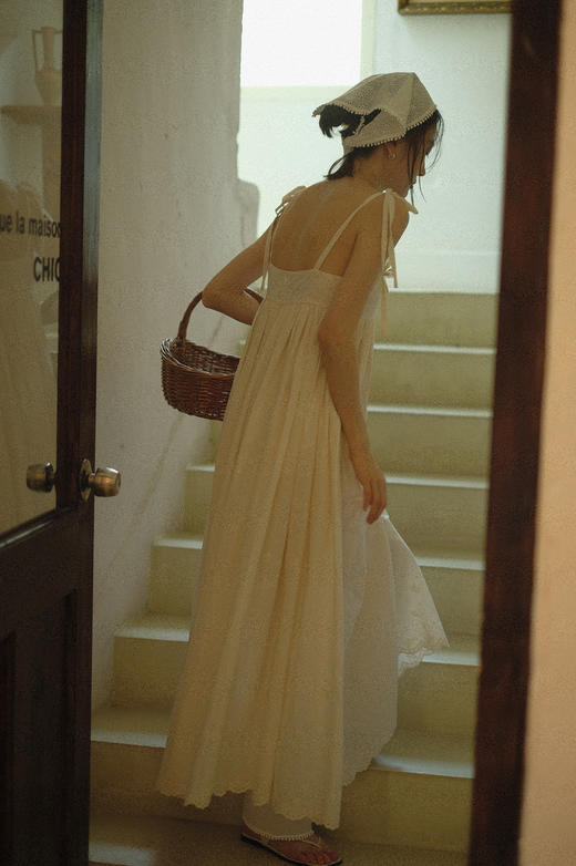 草枕 - 月白色花朵刺绣棉质背带大摆裙 商品图5