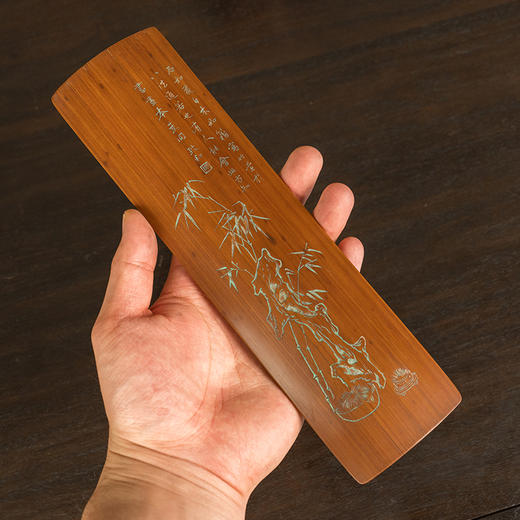 清 周致和款竹雕竹石图诗文臂搁 商品图1