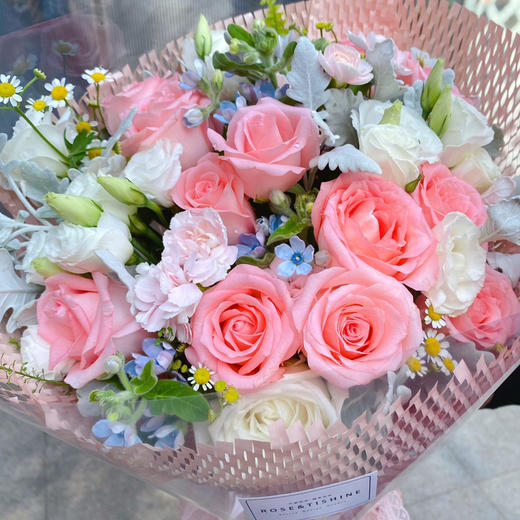 【甜蜜珊瑚】11朵粉玫瑰主题精美花束 商品图2