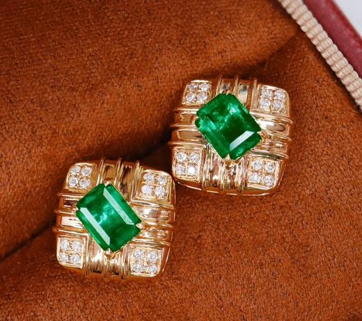 1.37ct 祖母绿耳钉 商品图1