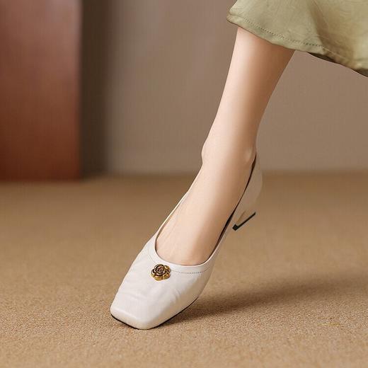 【预售5天】法式复古山茶花方头浅口小皮鞋粗跟酒红色单鞋女TX&TX562 商品图2