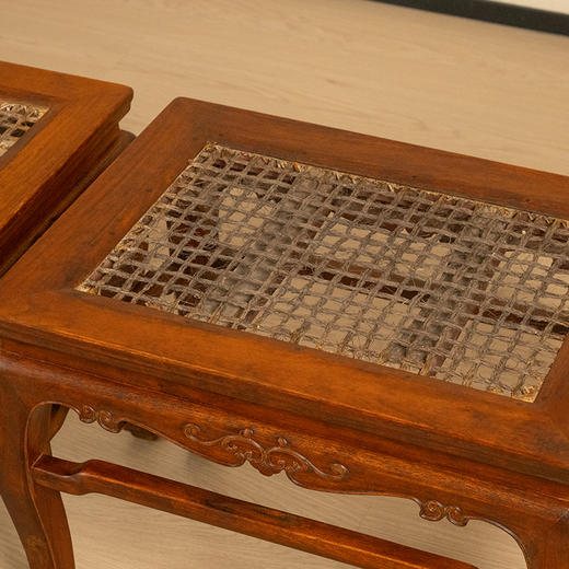 清 红木束腰三弯腿卷草纹方凳（一对） 商品图2