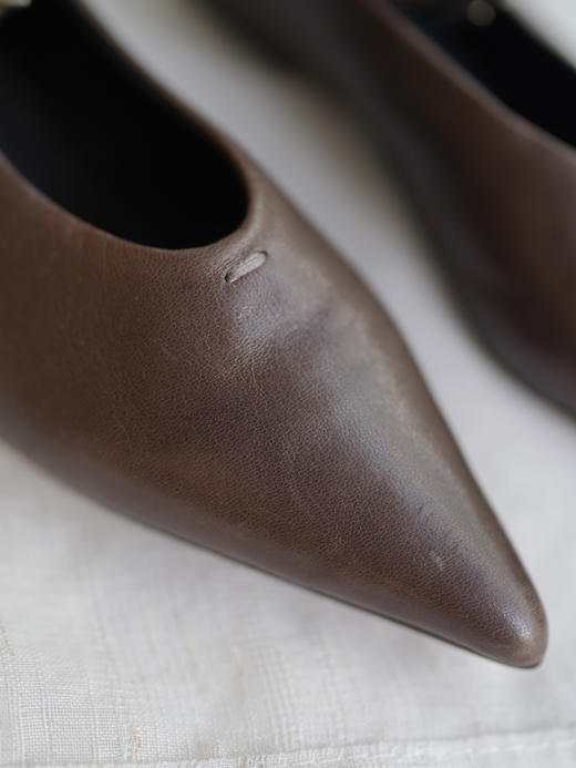 花花团篙端定制小羊皮鞋 、JI致绵软细腻舒服脚感，柔软平底鞋~Q弹舒适好走、防滑耐磨、上脚显腿细、修长！手作质朴篙级感（少量现货，大约48小时可发） 商品图1