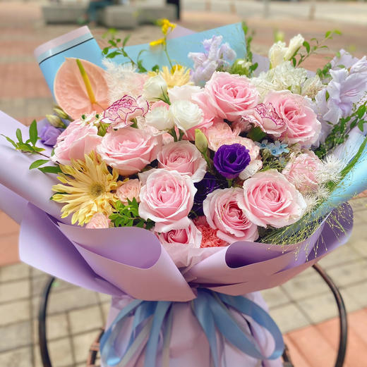 【珍藏甜美】12朵粉雪山玫瑰精美高端花束 商品图1