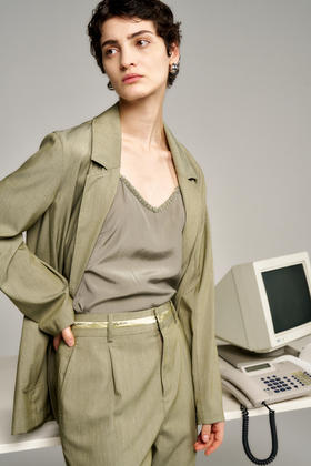 擅长以质感取胜的老“钱”们，正式与非正式之间的反复对线刚刚