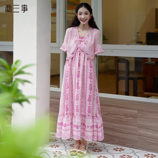 两三事粉色海滩2024夏季新款印花刺绣开衫吊带裙两件套女时尚套装 商品图0