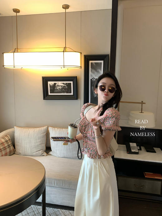 Read Nameless /复古粉碎花上衣+白色阔腿裤 商品图1