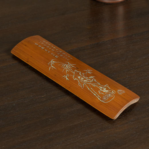 清 周致和款竹雕竹石图诗文臂搁 商品图4