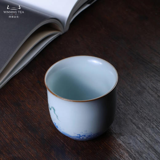 问鼎汝瓷鼎峰系列月白老款手握杯（招财进宝） 商品图3