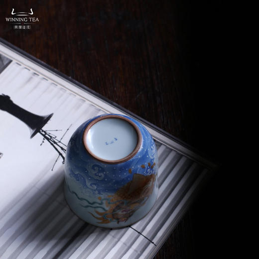 问鼎汝瓷鼎峰系列月白老款手握杯（招财进宝） 商品图1