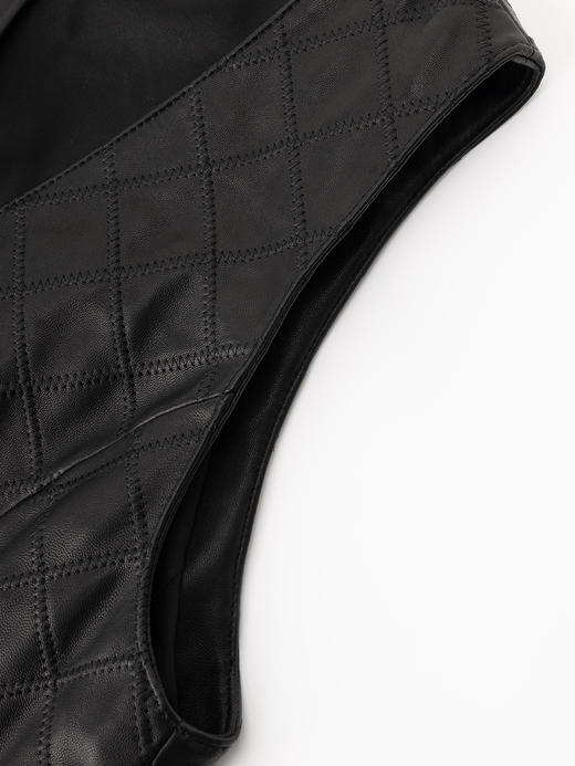 COCO ZONE 时尚纯色菱格V领皮马夹无袖单排扣上衣CC2B0907 商品图8