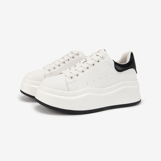 千百度百搭小白鞋女款秋季厚底增高休闲板鞋时尚运动鞋A24400606 商品图1