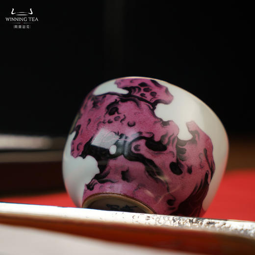 问鼎汝瓷鼎峰系列月白精工款敦善杯（绘画戏潭龙鱼） 商品图4